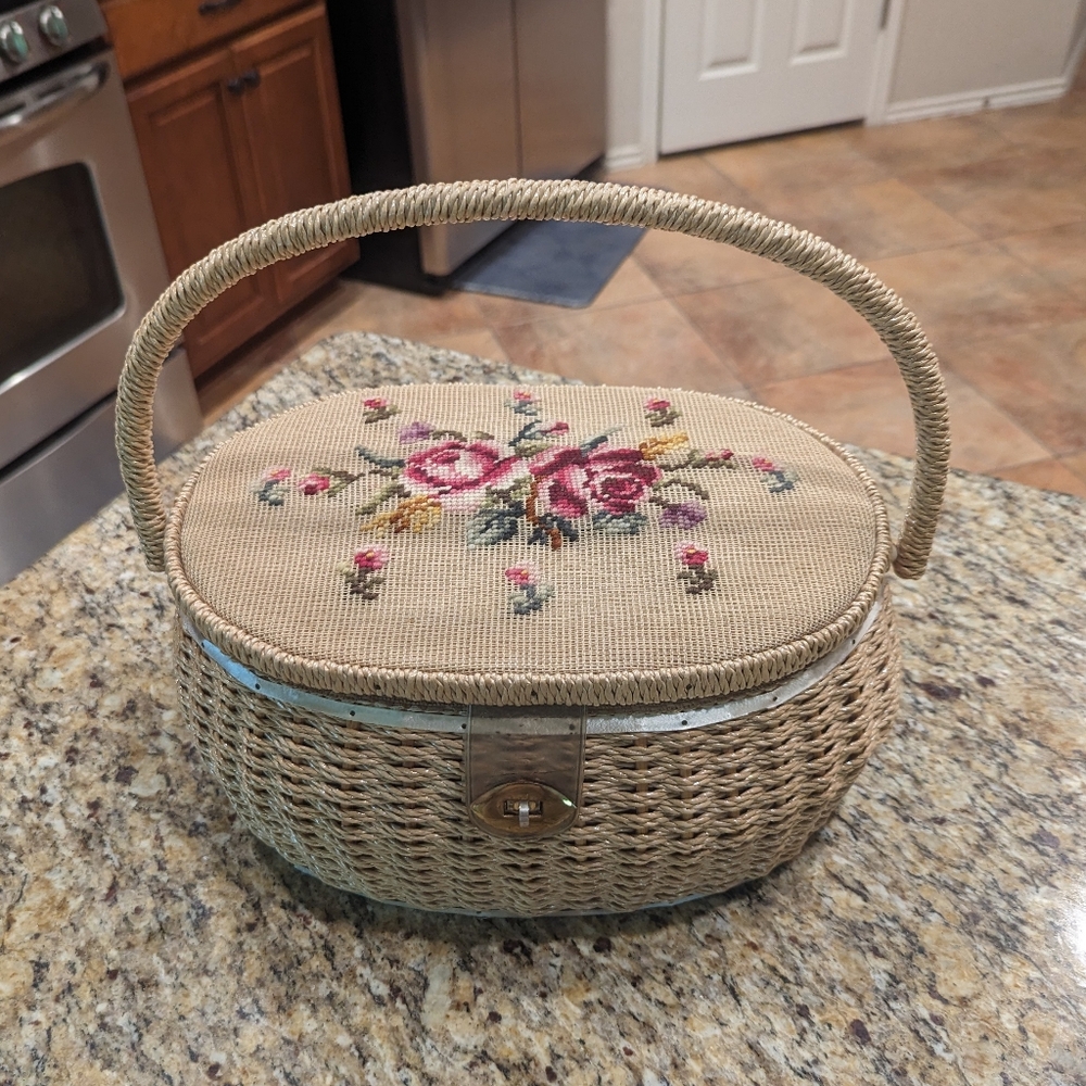 Vintage 70's Oval Woven Wicker Sewing Basket W Floral Needlepoint Lid W Handle - Picture 2 of 14